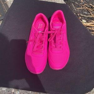 Bright Pink Skechers 👟